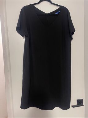 Apt. 9 Black V-Neck Shift Dress